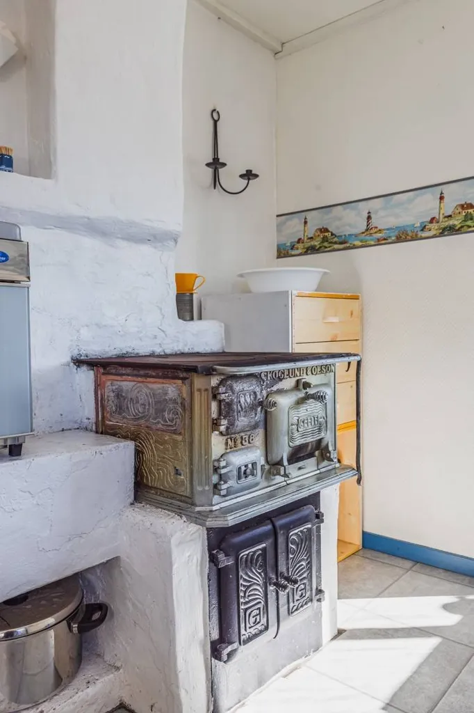 Kitchen - Cottage with Private Beachfront near Gävle
