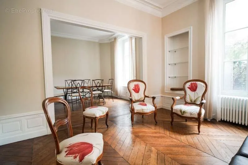 Maison 10 pièces à Macon