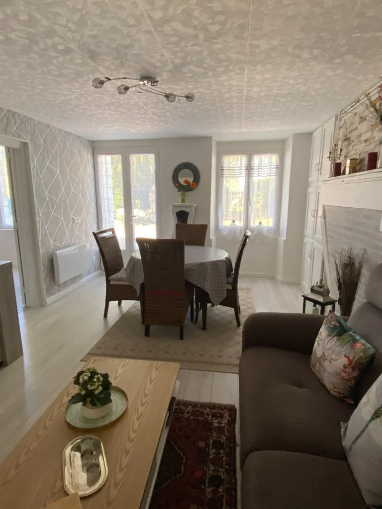 Séjour - Maison avec Grange à Charras