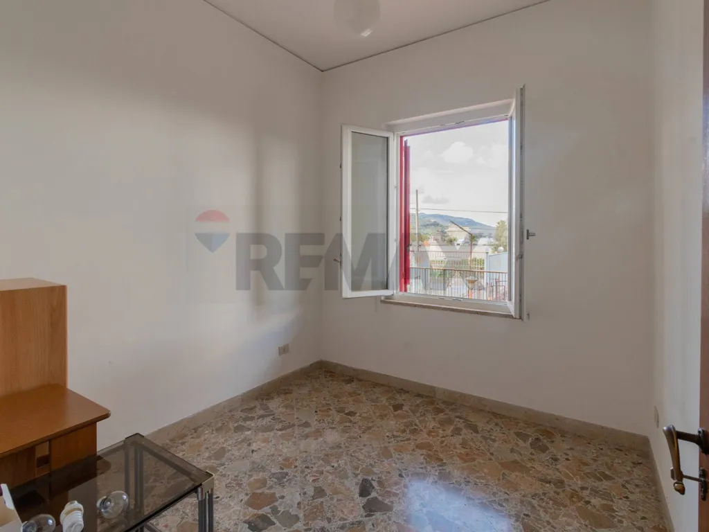 Bureau - Villa Portion with 360° Views in Villagrazia