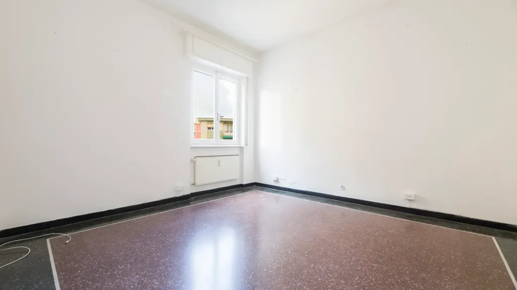 Rooms - Bright Apartment with Balcony in Genoa