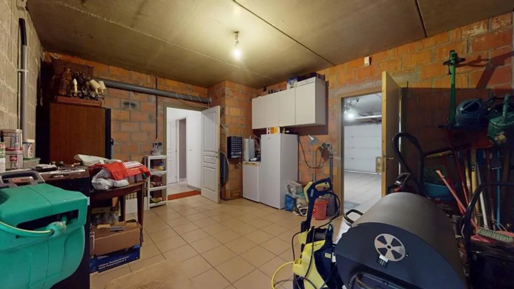 Garaaž - Split-Level House with Garden in Neder-Over-Heembeek