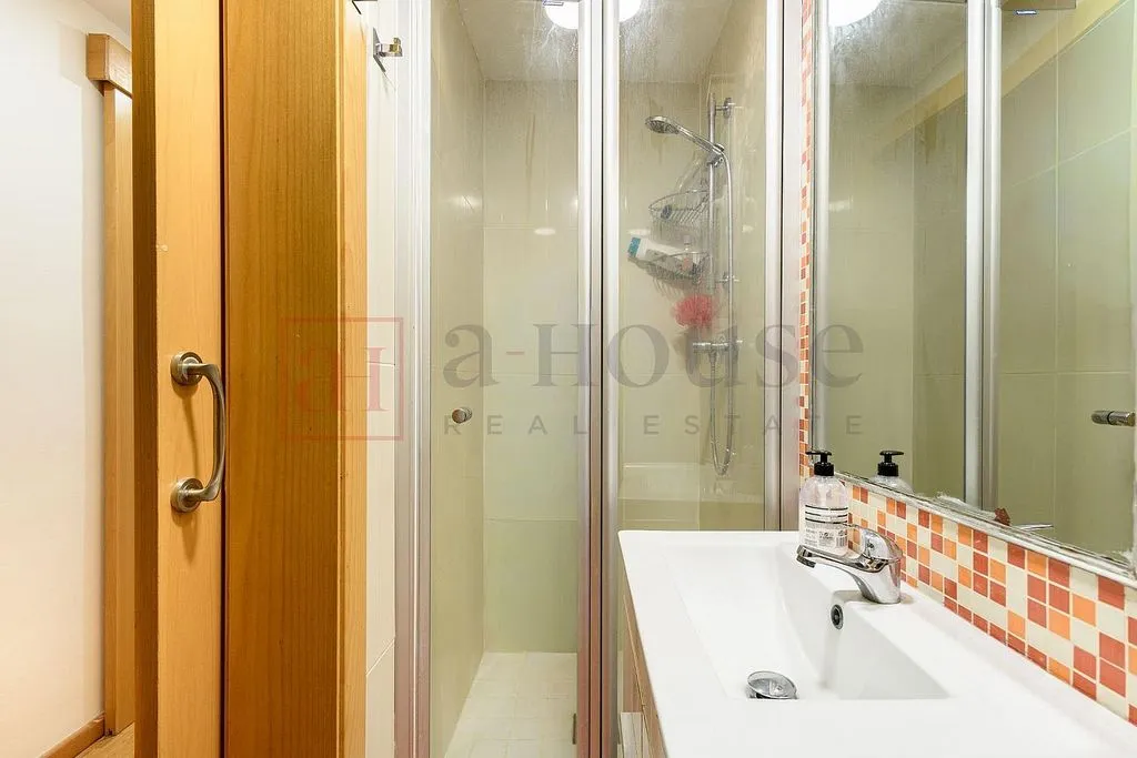 Vannitoad - Luxury Flat with Northwest Views in El Clot, Barcelona