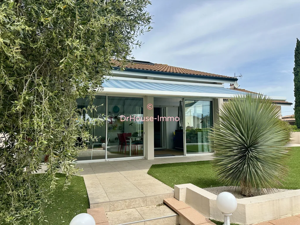 Extérieur - Maison avec Piscine et Jardin à Malissard