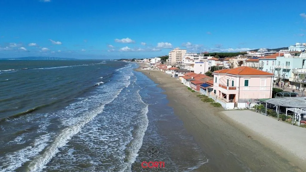 Luxury Villa with Beach Access in Follonica