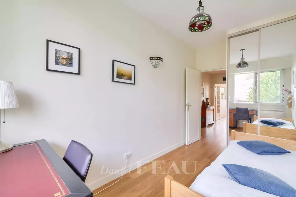 Bedrooms - 2-Bed Apartment with Balconies in Daumesnil