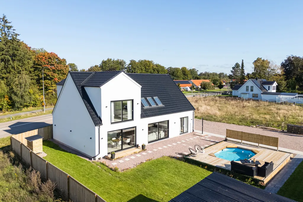 Õhuvaade - Newly Built Stone Villa in Osbyholm