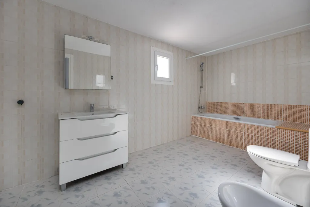 Bathrooms - Chalet with Pool and Sea View in El Chaparral