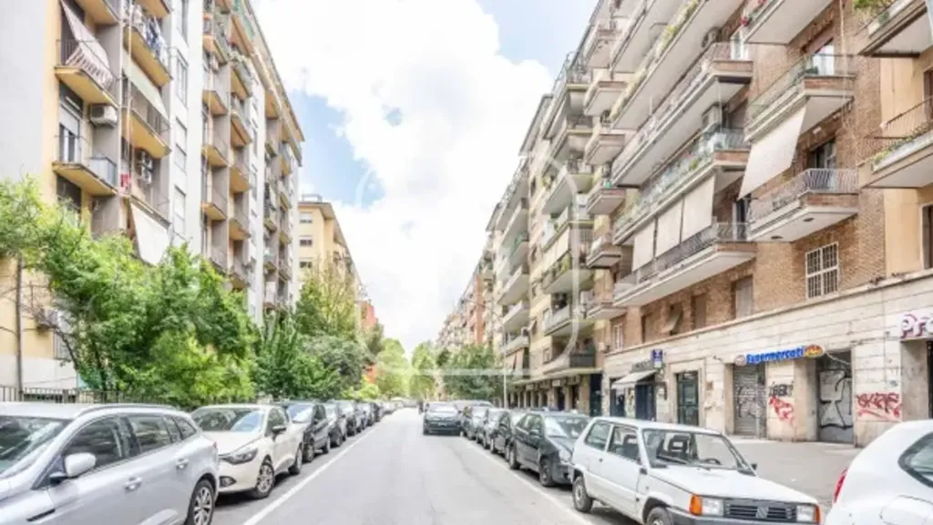 Välivaade - Apartment with Balcony in Cinecittà, Rome