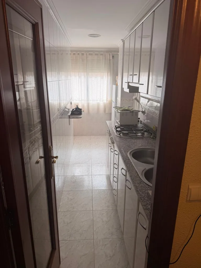 Cuisine - Bright Apartment with Balcony in Benicalap, Valencia