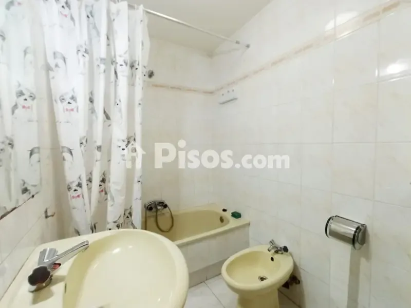 Bathrooms - Apartment with Garage on Avenida Palencia