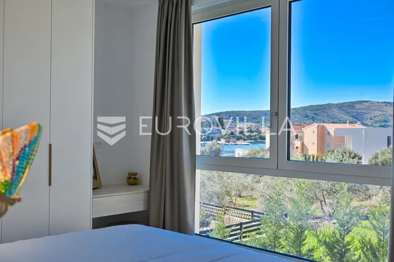 Chambres - Modern Semi-Detached House with Pool near Trogir
