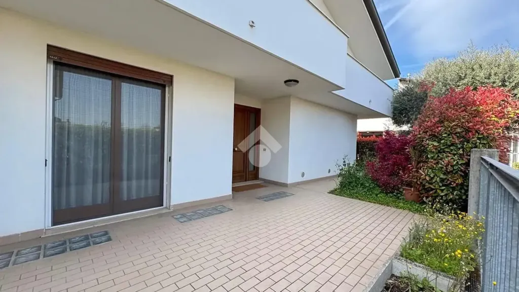 Terrasse - Villa with Garden in Due Carrare