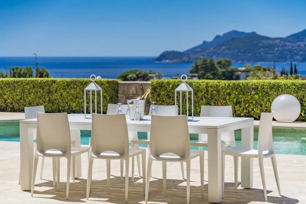 Terrasse - Villa Luxueuse avec Piscine à Cannes