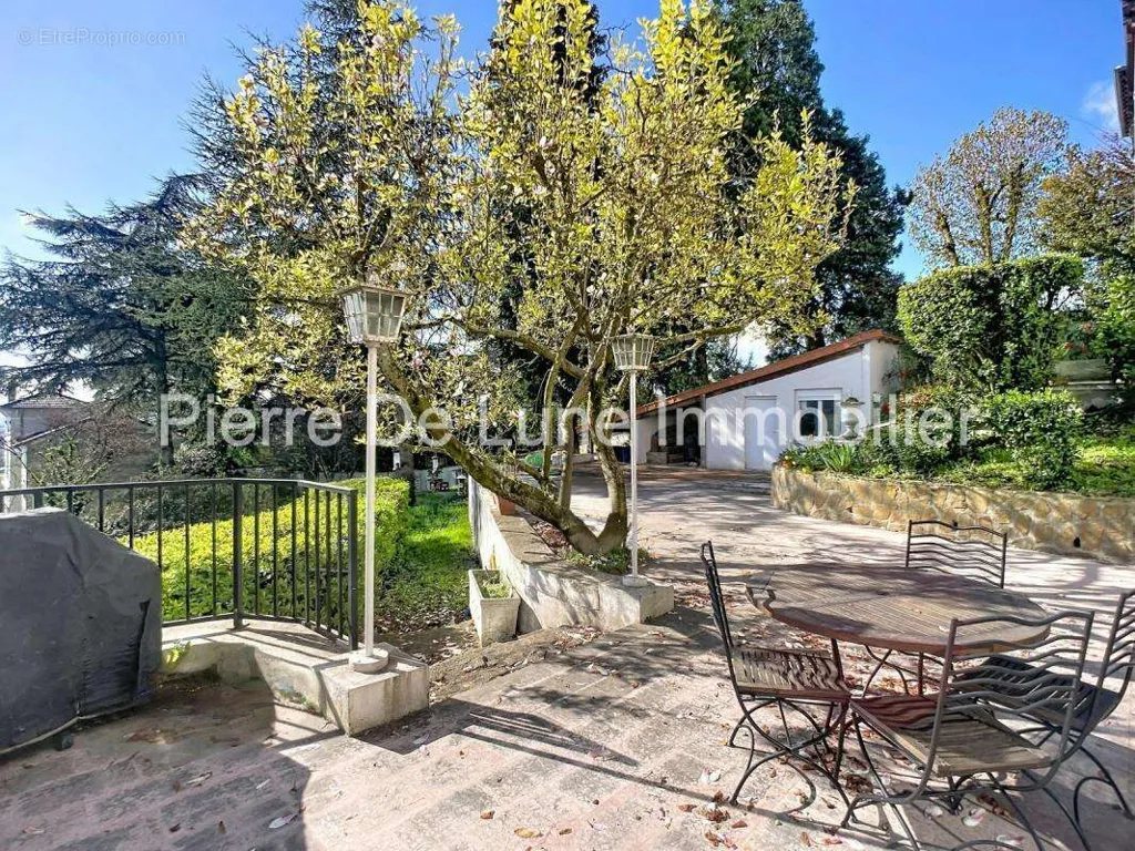 Terrazza - Character House with Panoramic View in Caluire-et-Cuire