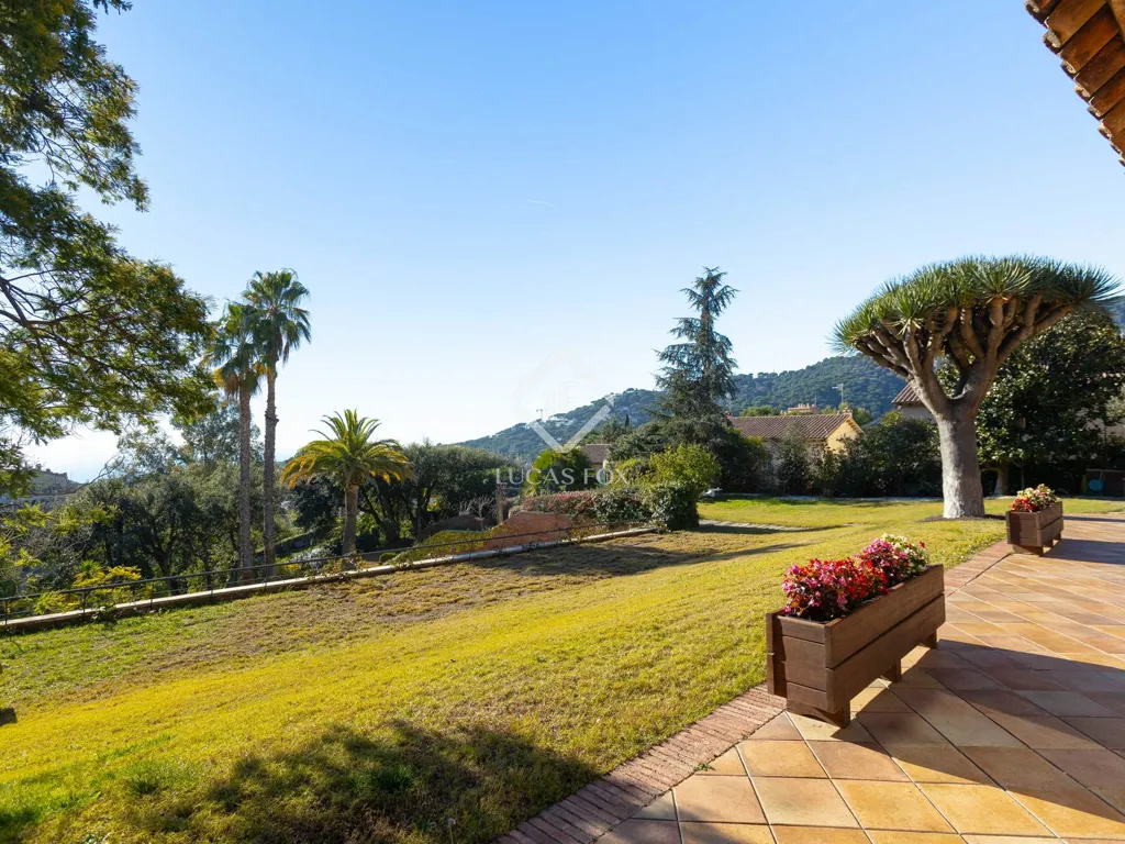 Jardin - Luxury Villa with Sea View in Premià de Dalt