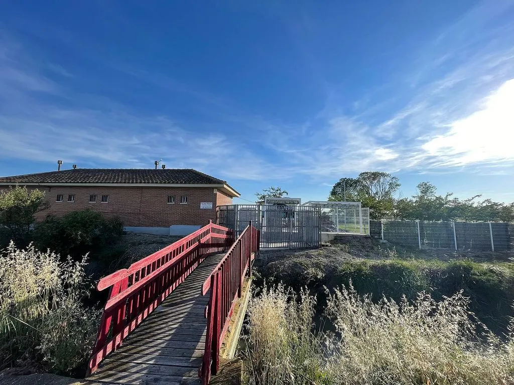 Aed - Chalet with Pool and Terrace in Pinseque