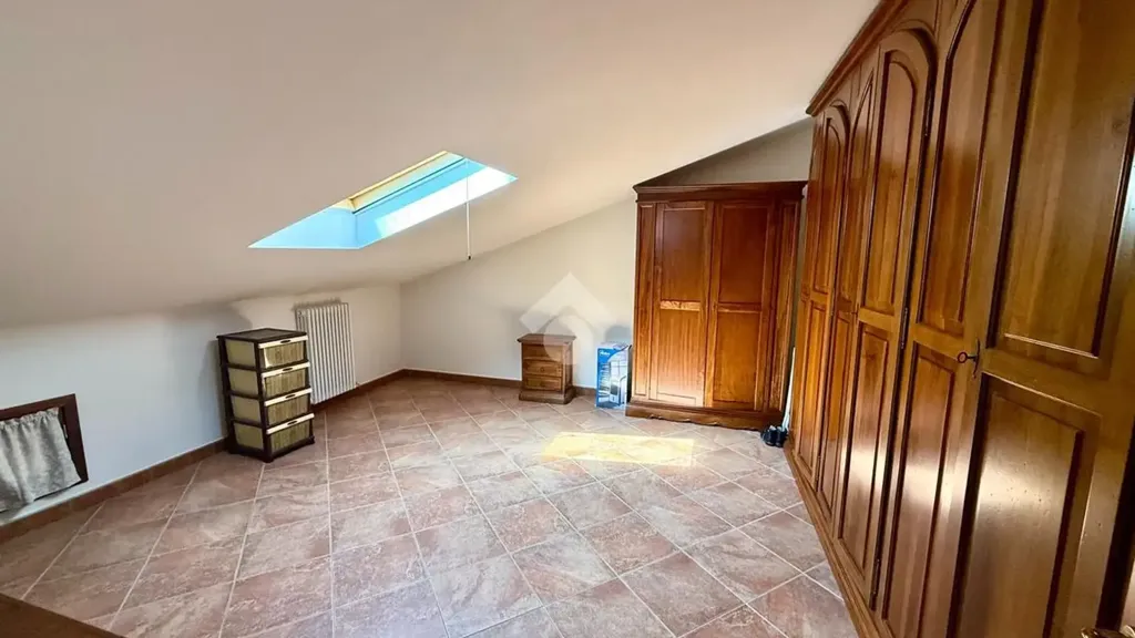 Toad - Two-Storey Apartment with Balcony in Guastalla