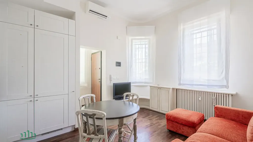 Séjour - Armed Bilocale with Private Patio in Bologna