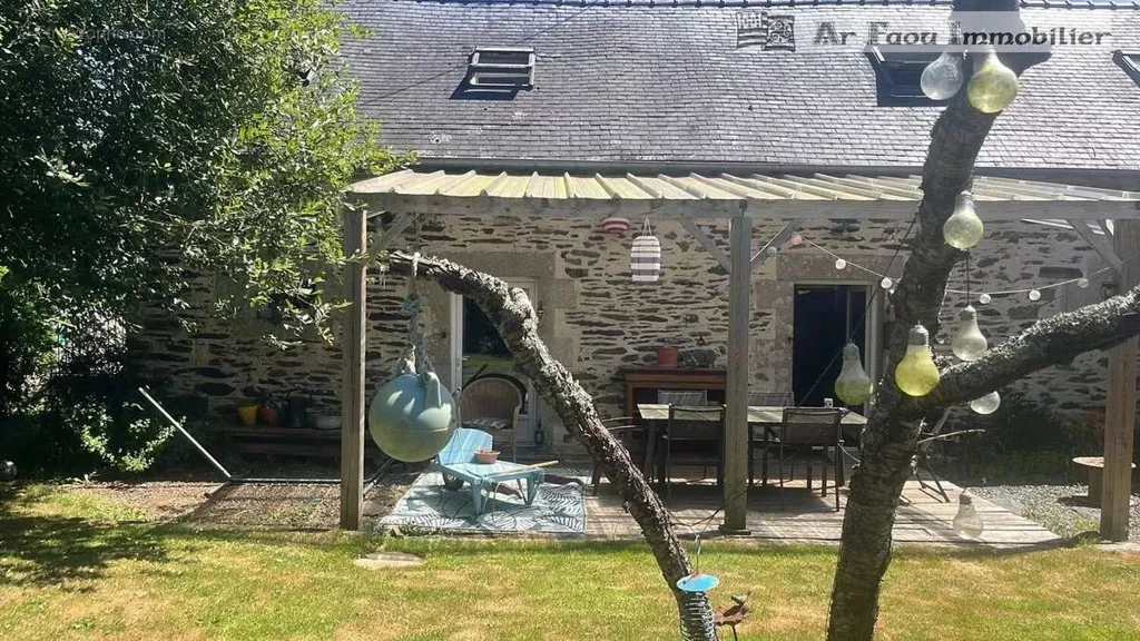 Terrass - Charming Longère with Garden in Loperec