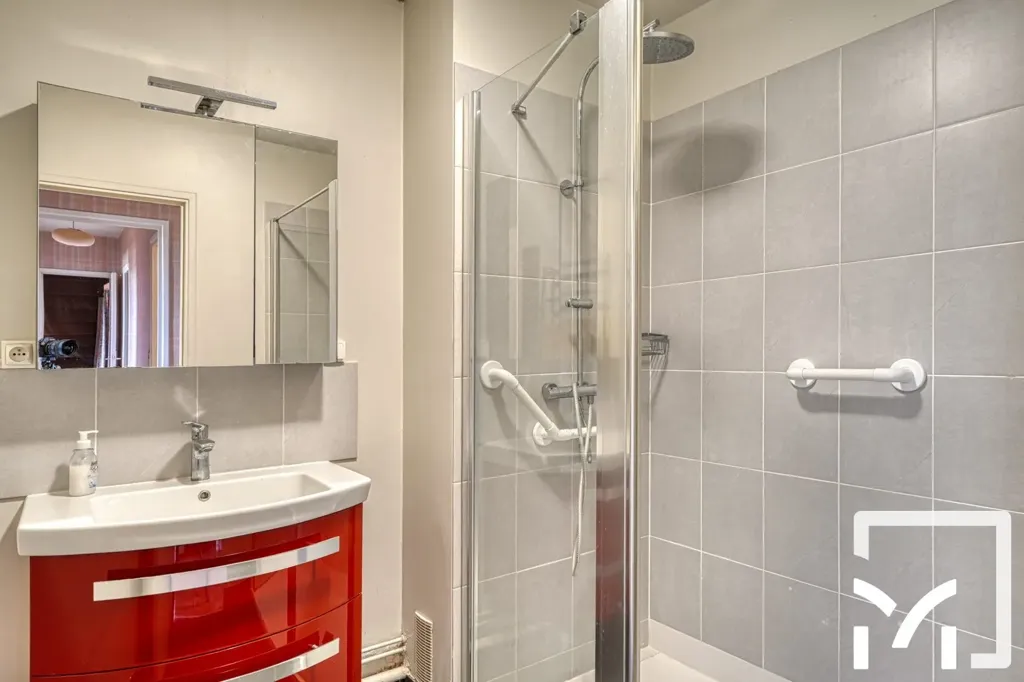 Salles de bain - Duplex Luxueux avec Ascenseur à Versailles