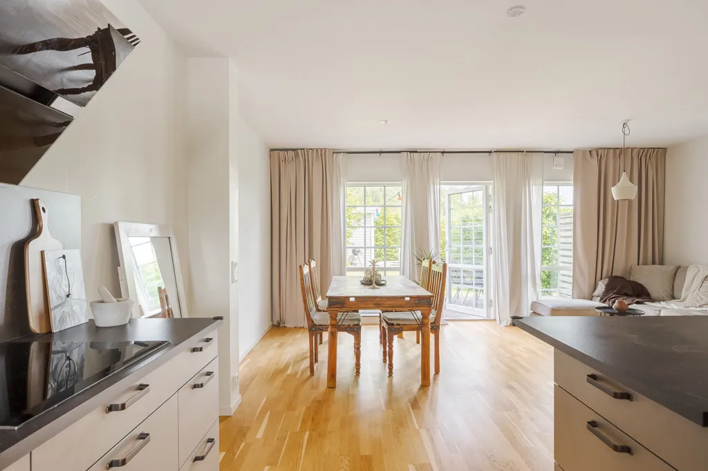 Kitchen - Modern Flat with Balconies in Hasslum