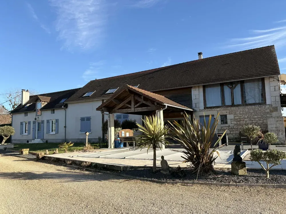 Välivaade - Rustic Longère with Pool in Bonneuil-Matours