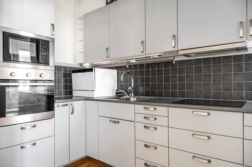 Köök - Modernised Flat with Balcony in Norrköping