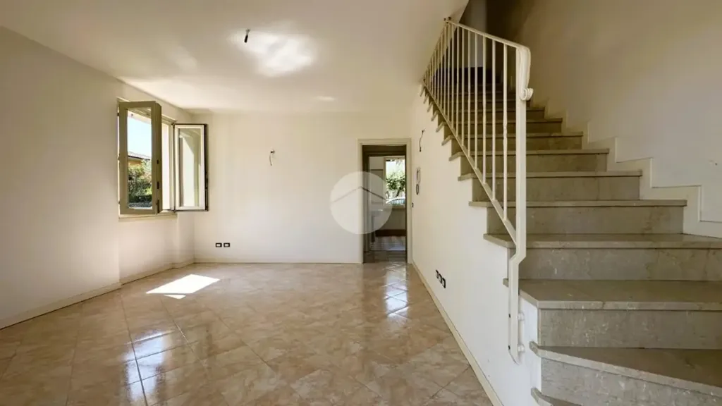 Rooms - Semi-Detached Villa with Garden in Rovato