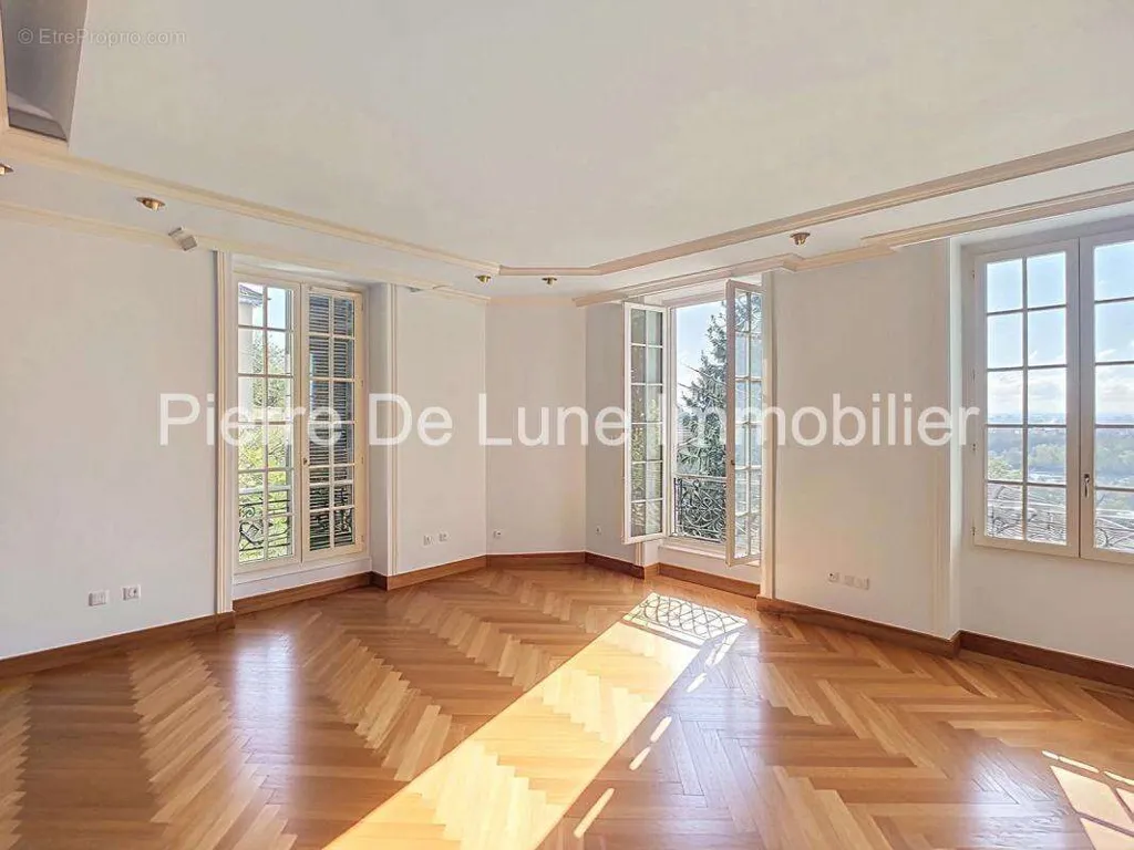 Soggiorno - Character House with Panoramic View in Caluire-et-Cuire