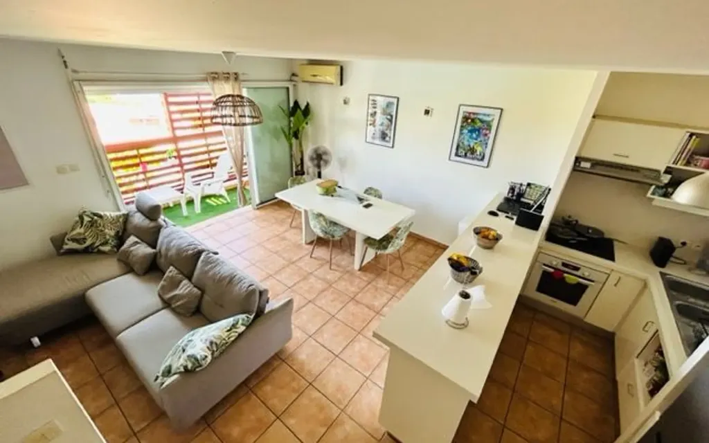 Séjour - Duplex Meublé avec Piscine à Le Gosier