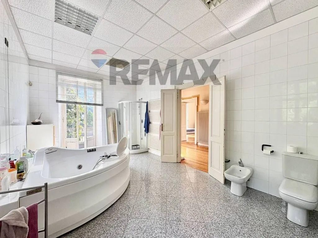 Badezimmer - Historic Villa with Private Garden in Mergozzo