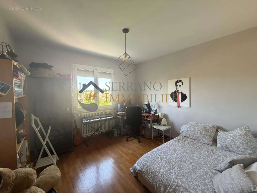 Chambres - Appartement Lumineux avec Balcon et Garage à Châteaurenard