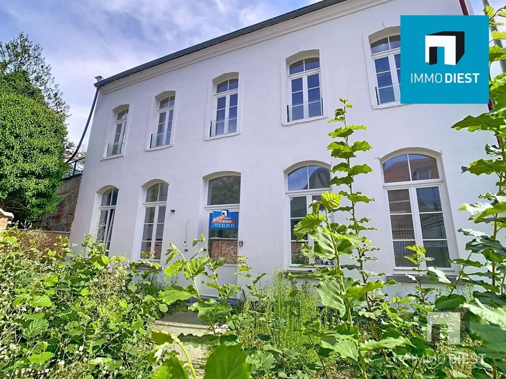Appartement Rénové avec Terrasse à Diest