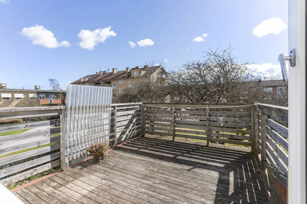 Balcon - Two-Storey Villa with Balcony in Mellerud