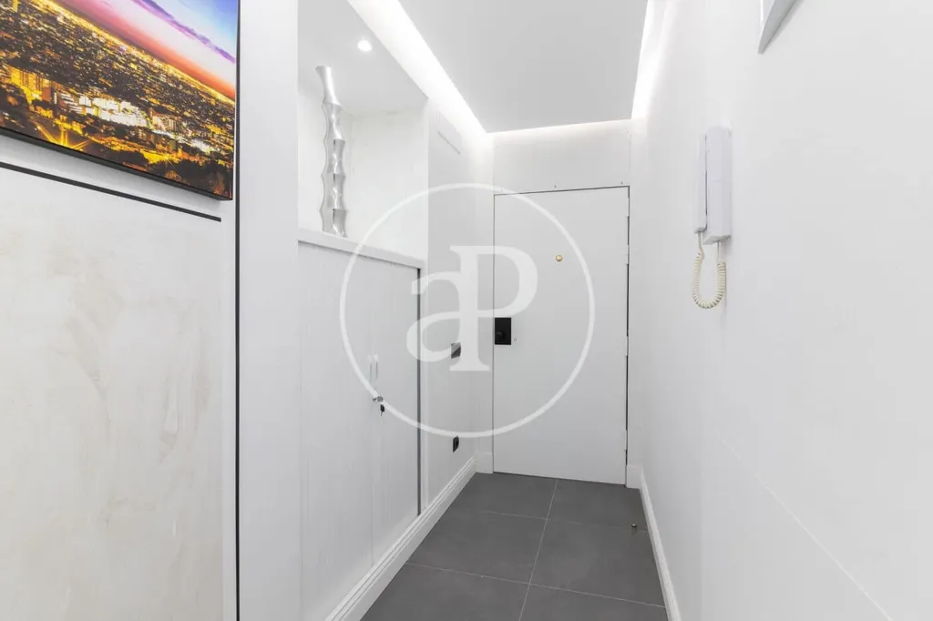 Esik - Modernised Attic Apartment with Terrace in Eixample Dreta