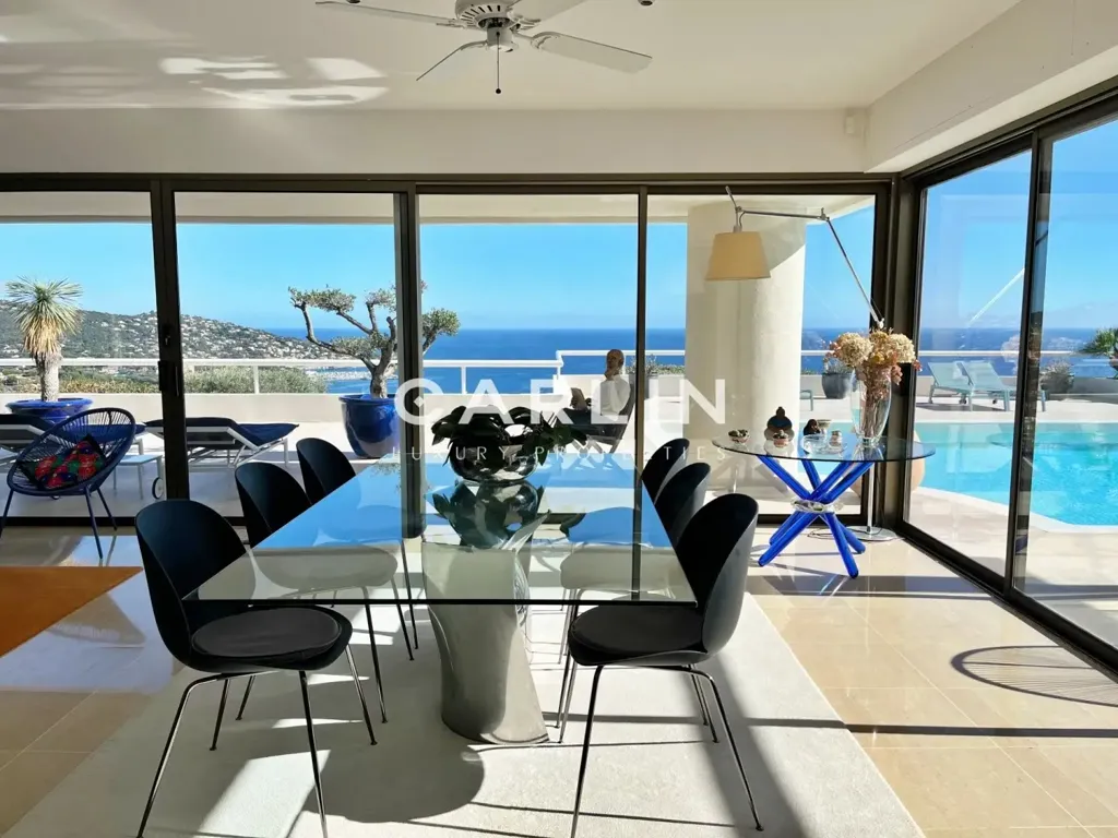 Söögituba - Villa with Panoramic Sea View in Sainte-Maxime