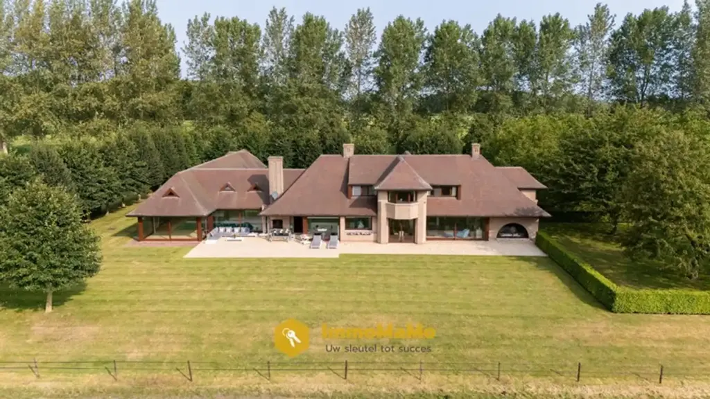 Vue aérienne - Villa avec Piscine Intérieure et Écuries à Mendonk