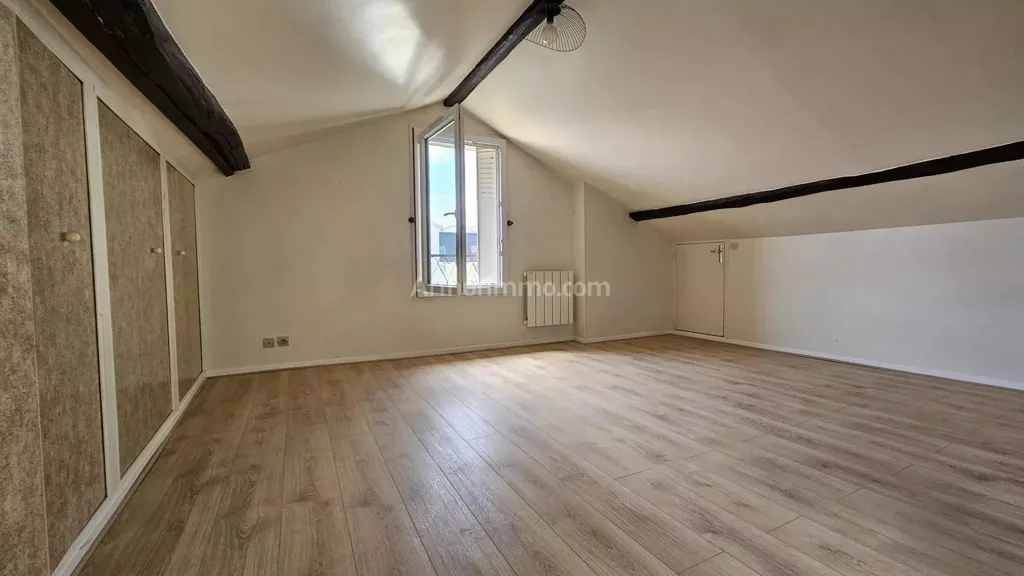 Pièces - Studio avec cuisine ouverte à Montlhéry