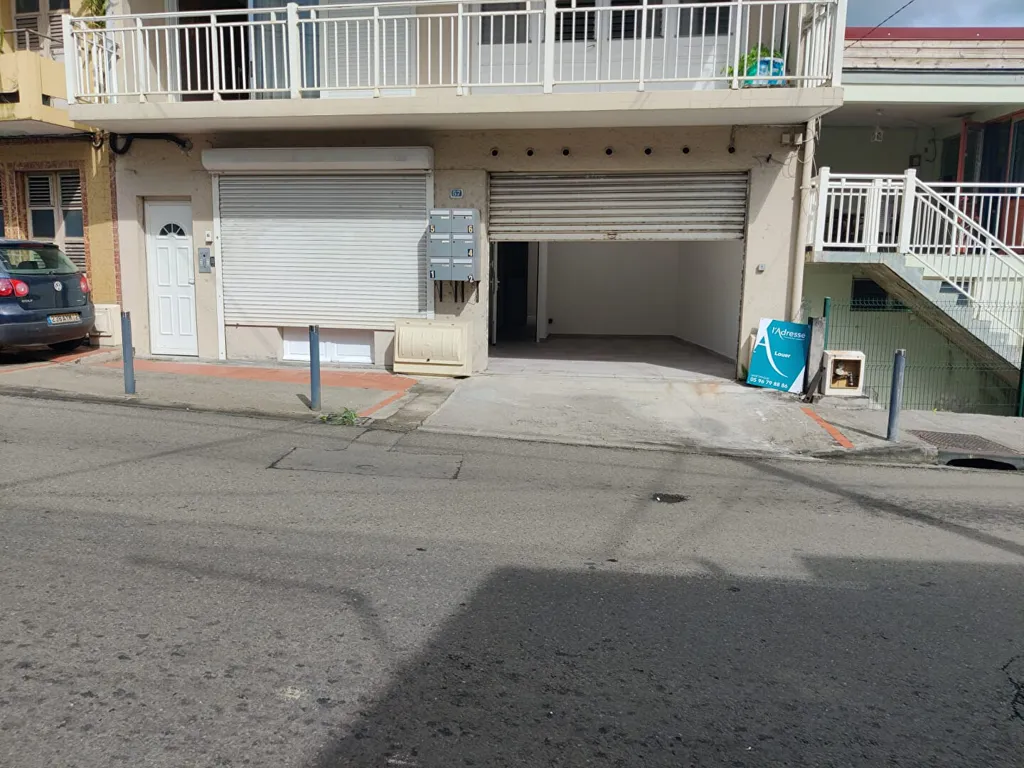 Esterno - 2-Bedroom Apartment with Garage in Saint-Esprit
