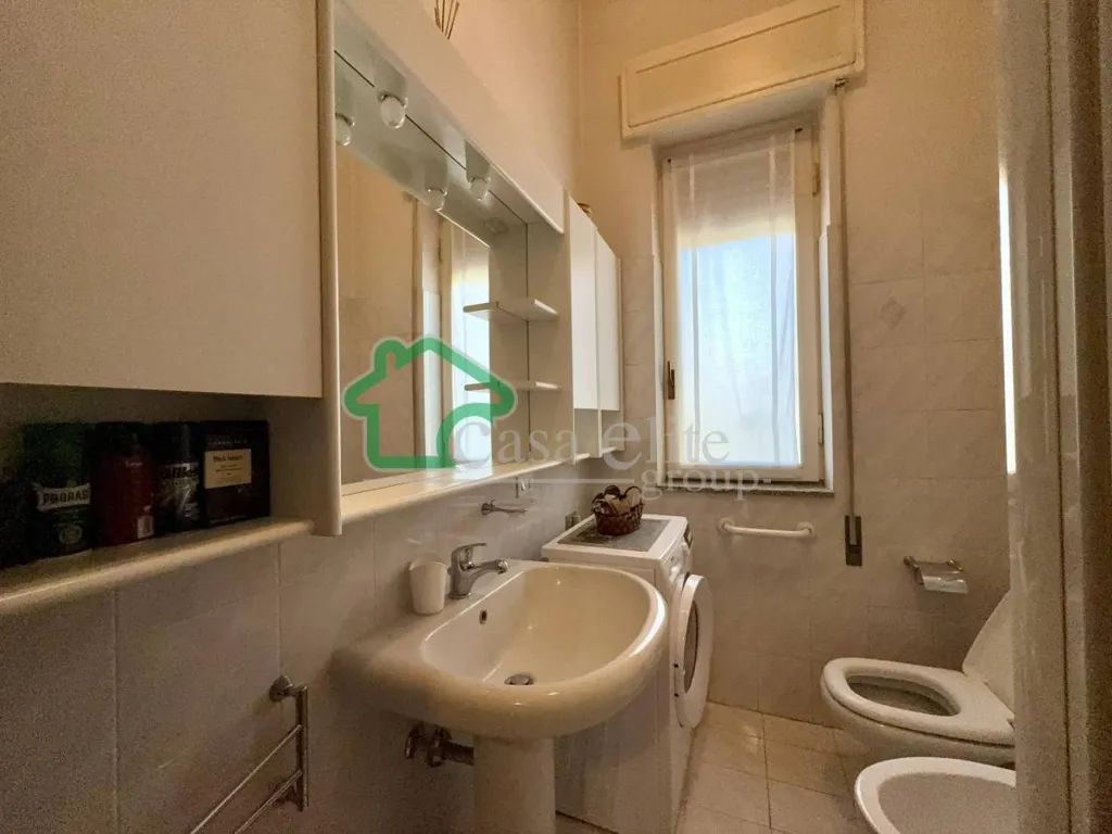 Salles de bain - Elegant Triplex with Balcony in Lodi