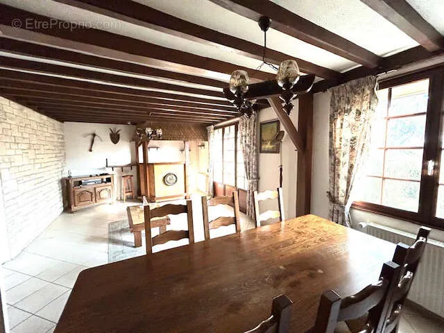 Dining Room - Pavilion with Garden near Nogent-sur-Oise