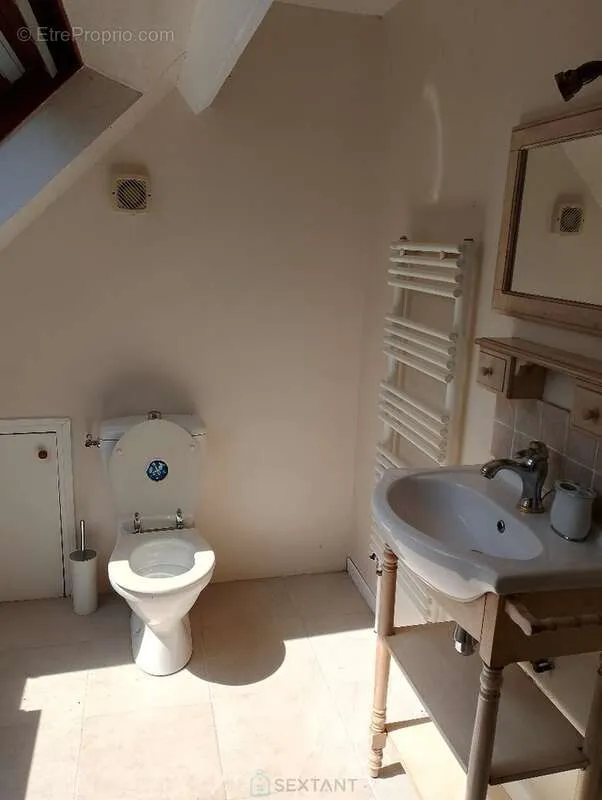 Bathrooms - Stone House with Pond in Bubry