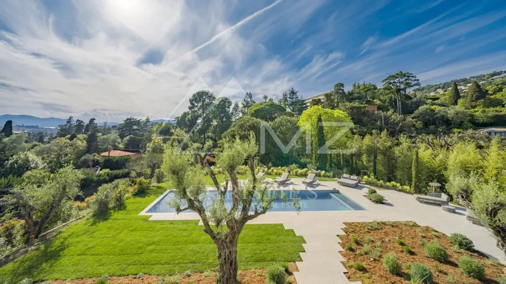 Garden - Contemporary Villa with Pool in Cannes