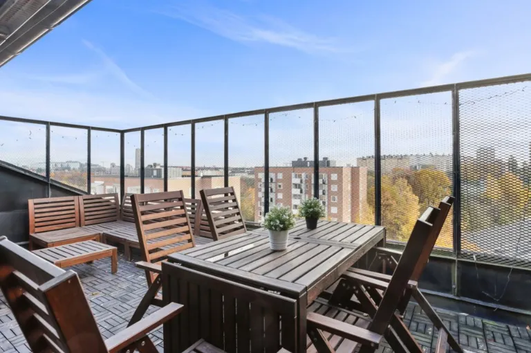 Terrass - Apartment with Balcony in Karlberg Castle
