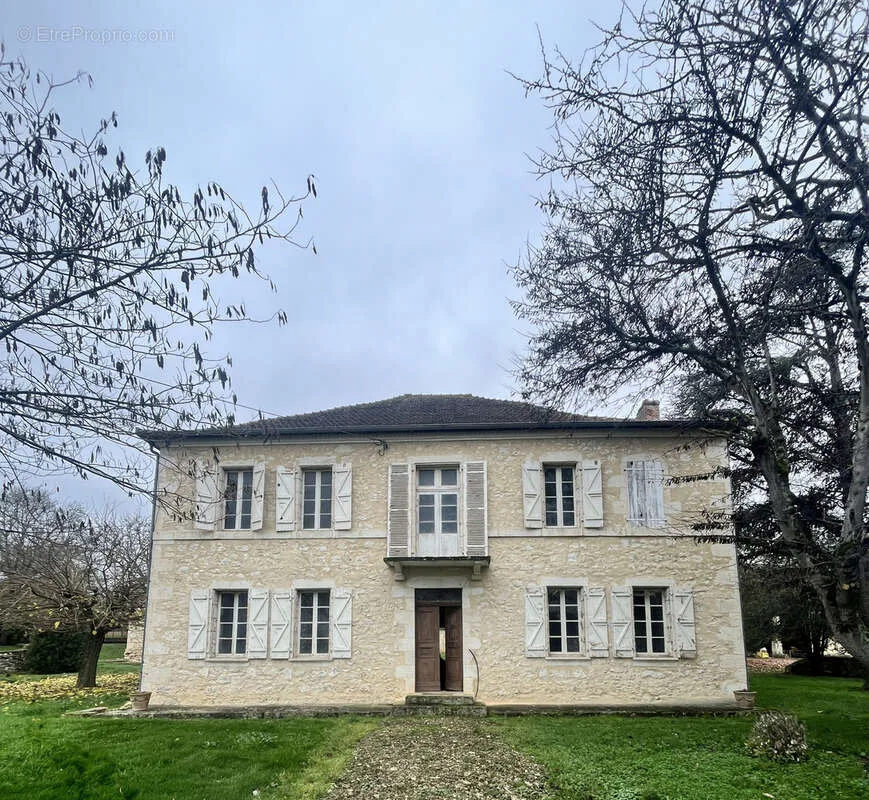 Välivaade - Maison de Maître with Dependent Buildings in Mauvezin