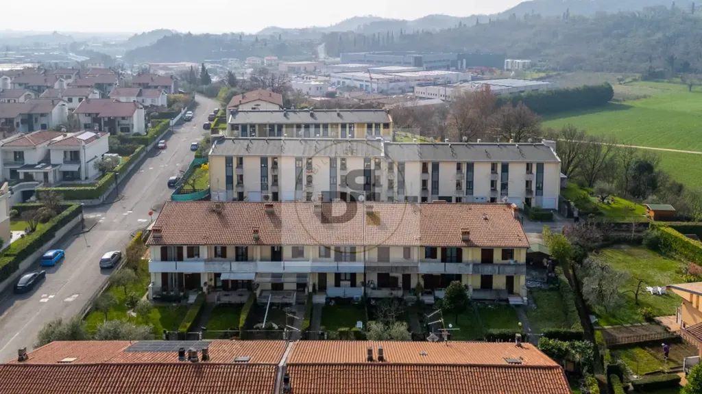 Vue aérienne - Rear-Attached Villa with Garden in Salò