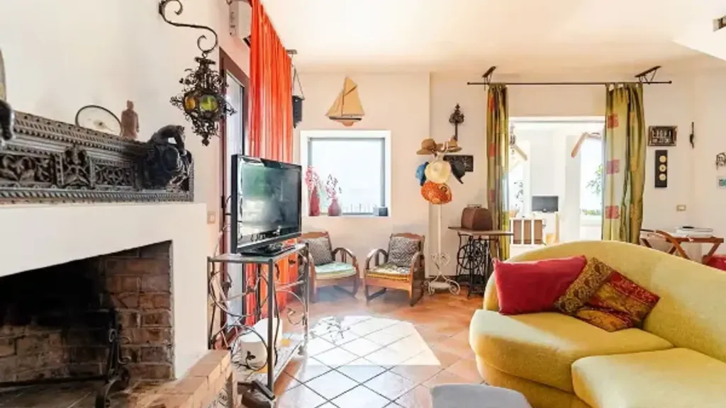 Living Room - Villa with Seafront Access in Maratea