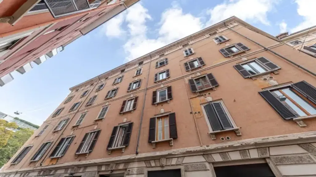 Esterno - Rustic-Style Flat with Balcony in Milan