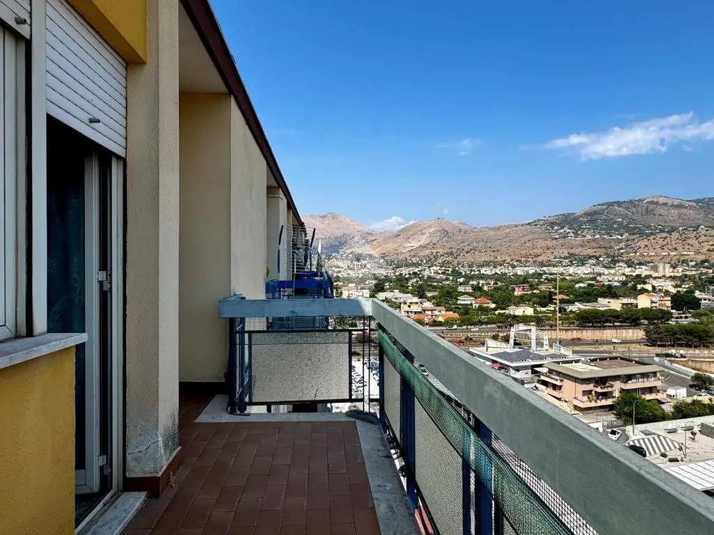 Balcony - Panoramic 3-Bedroom Apartment in Palermo